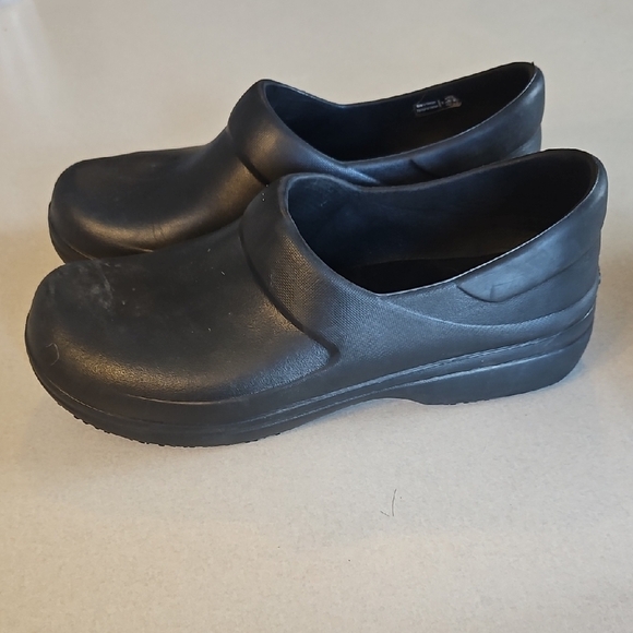 Crocs Black Nursing Clogs - Picture 1 of 10